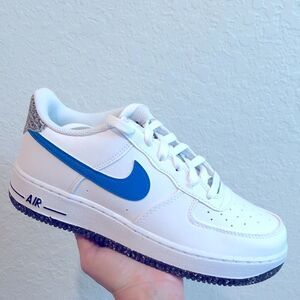 💙🤍NIKE AIR FORCE 1 LV8 GS SNEAKERS🤍💙